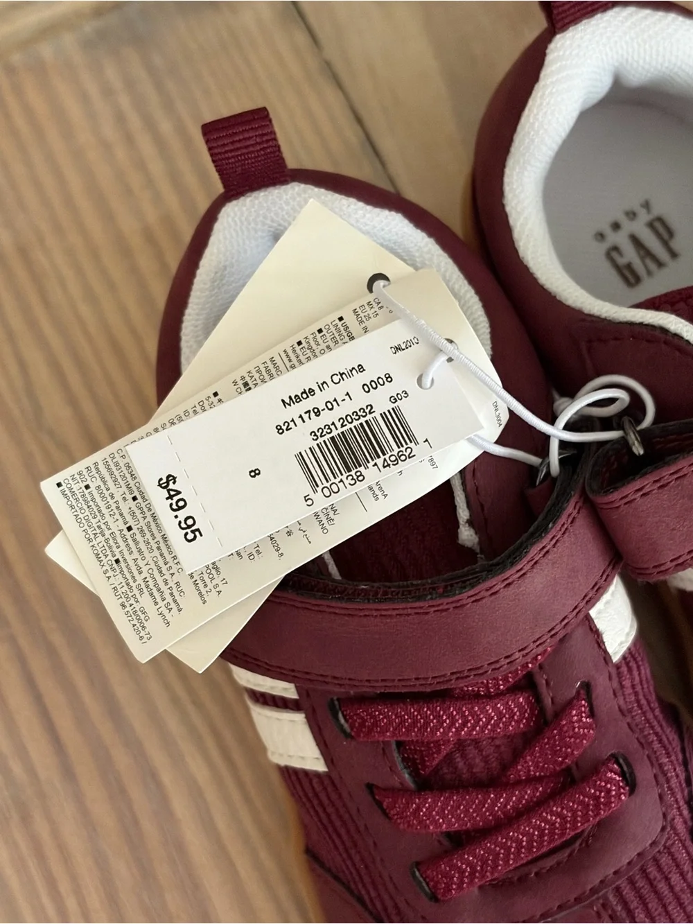 GAP stylish maroon